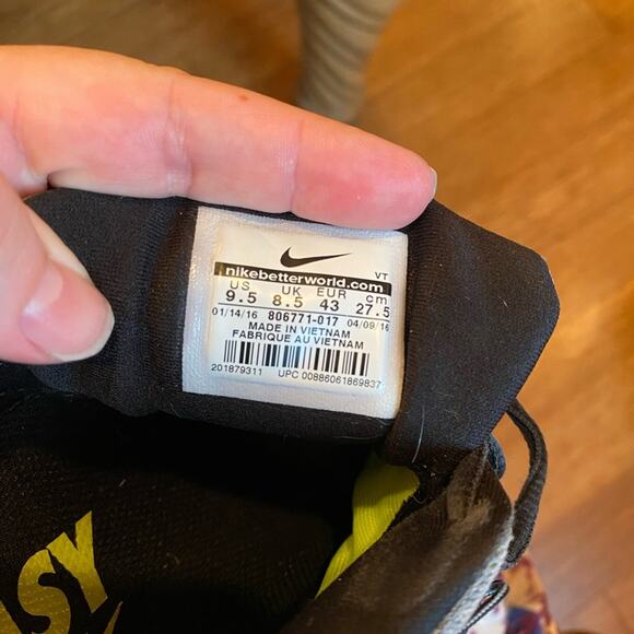 Nike Air Max Sneakers Mens Size 9.5 Running Shoes 2016 low top 806771 017 Volt - Picture 8 of 9